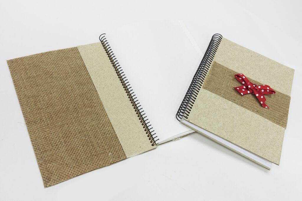 Imagen de Libretas de distintos tamaños realizas con papel ecológico y con pastas personalizadas con tela de saco